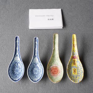 Quatre cuillères en porcelaine de Chine famille rose et en bleu et blanc, 19ème — photo 7