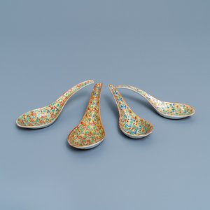 Quatre cuillères en porcelaine de Chine Lai Nam Thong pour le marché thai, 19ème — photo 1