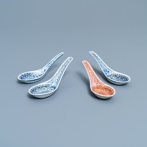 Quatre cuillères en porcelaine de Chine Lai Nam Thong pour le marché thai, 19ème — photo 1