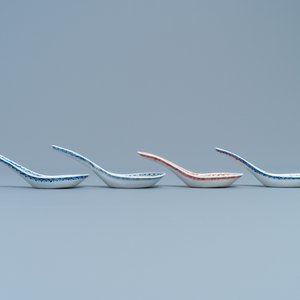 Quatre cuillères en porcelaine de Chine Lai Nam Thong pour le marché thai, 19ème — photo 5