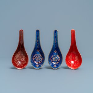 Quatre cuillères en porcelaine de Chine monochrome et doré, 19/20ème — photo 2