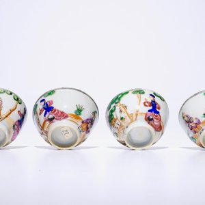 Quatre ensemble de tasses et soucoupes en porcelaine de Chine famille rose à la cueillette des cerises, Qianlong — photo 9