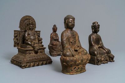 Quatre figures de Bouddha en bronze, Chine, Japon et Corée, 18/19ème