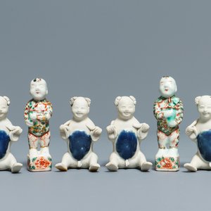 Quatre figures en biscuit du 'Tek Sinig Cargo' et une paire des frères Hoho en famille verte, Kangxi — photo 1
