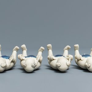 Quatre figures en biscuit du 'Tek Sinig Cargo' et une paire des frères Hoho en famille verte, Kangxi — photo 5