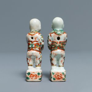 Quatre figures en biscuit du 'Tek Sinig Cargo' et une paire des frères Hoho en famille verte, Kangxi — photo 7
