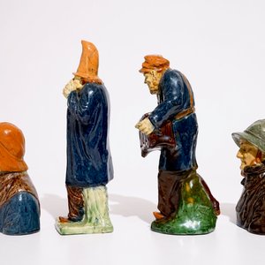 Quatre figures en poterie flamande d'une paire de pêcheurs et deux musiciens, prob. ateliers de Laignel, 19/20ème — photo 3