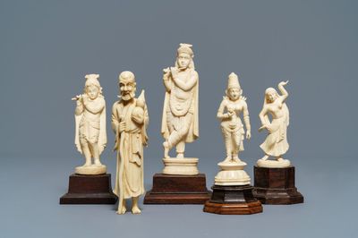 Quatre figures indiennes et une figure chinoise de Li Tieguai en ivoire sculpté, 1ère moitié du 20ème