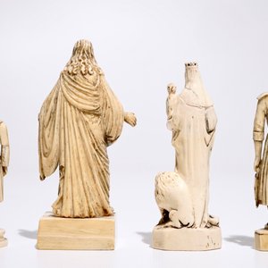 Quatre figures, un autel miniature et un thermomètre en ivoire, Dieppe et autres manufactures, 19ème — photo 4