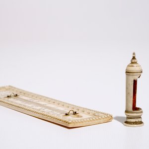 Quatre figures, un autel miniature et un thermomètre en ivoire, Dieppe et autres manufactures, 19ème — photo 10