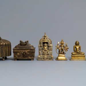 Quatre figures votives en bronze de Gujarat et deux boîtes couvertes, Inde, 16ème et après — photo 2