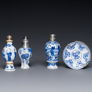 Quatre objets en porcelaine de Chine en bleu et blanc aux montures en argent, Kangxi — photo 2