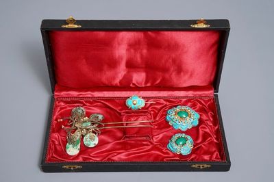 Quatre ornements en argent, jade et plumes de martin-pêcheur, Chine, 19/20ème