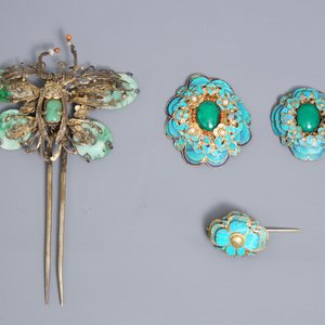 Quatre ornements en argent, jade et plumes de martin-pêcheur, Chine, 19/20ème — photo 2