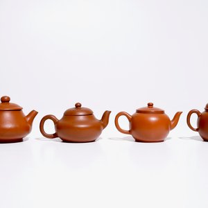 Quatre petites théières et leur couvercle en grès de Yixing, Chine, 19/20ème — photo 4