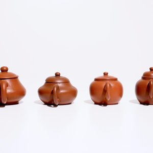 Quatre petites théières et leur couvercle en grès de Yixing, Chine, 19/20ème — photo 5