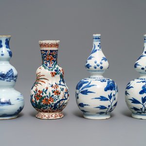 Quatre petits vases en faïence de Delft palette cachemire et bleu et blanc, fin du 17ème — photo 4