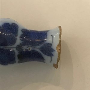 Quatre petits vases en faïence de Delft palette cachemire et bleu et blanc, fin du 17ème — photo 7