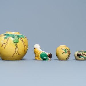 Quatre pièces en biscuit émaillé verte, Chine, 19/20ème — photo 3