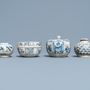 Quatre pièces en grès porcelaineux d'Annam ou Vietnam et un petit pot chinois en bleu et blanc, 15/16ème — photo 11