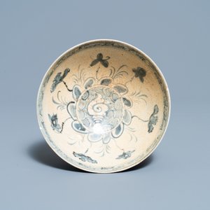 Quatre pièces en grès porcelaineux d'Annam ou Vietnam et un petit pot chinois en bleu et blanc, 15/16ème — photo 6