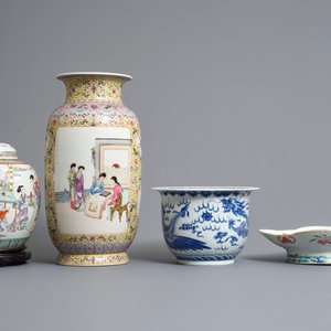 Quatre pièces en porcelaine de Chine bleu et blanc et famille rose, 19/20ème — photo 2
