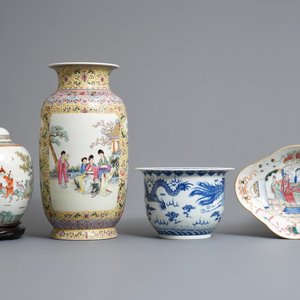 Quatre pièces en porcelaine de Chine bleu et blanc et famille rose, 19/20ème — photo 3