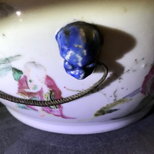 Quatre pièces en porcelaine de Chine famille rose et grisaille, 19/20ème — photo 25