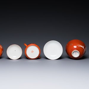 Quatre pièces en porcelaine de Chine famille rose et trois à fond rouge de corail, 19/20ème — photo 7