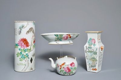 Quatre pièces en porcelaine de Chine qianjiang cai, 19/20ème