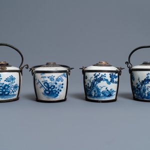 Quatre pipes à eau en porcelaine de Chine 'Bleu de Hue' pour le Vietnam, 19ème — photo 2