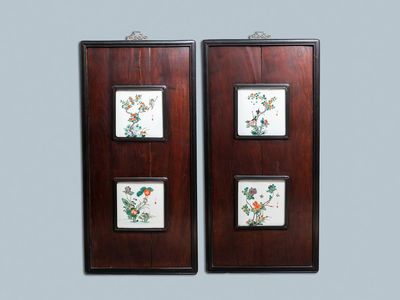 Quatre plaques en porcelaine de Chine famille verte encadrées en bois, 19ème