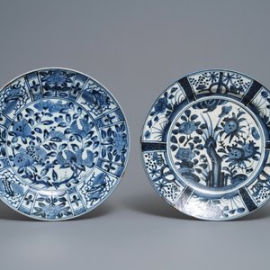 Quatre plats en porcelaine Arita en bleu et blanc, Japon, Edo, 17/18ème — photo 4