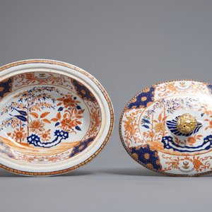 Quatre plats en porcelaine de Chine bleu et blanc, famille rose et grisaille, et une terrine pour le marché américain, Qianlong/Jiaqing — photo 11