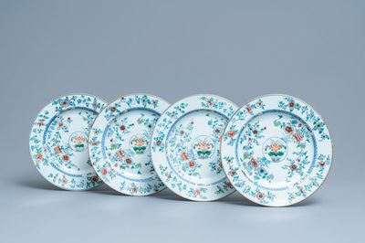 Quatre plats en porcelaine de Chine doucai, Kangxi