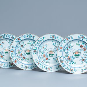 Quatre plats en porcelaine de Chine doucai, Kangxi — photo 1