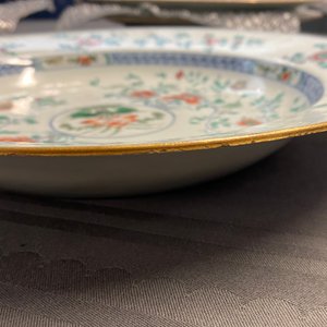 Quatre plats en porcelaine de Chine doucai, Kangxi — photo 16
