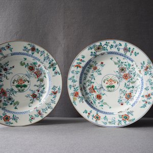 Quatre plats en porcelaine de Chine doucai, Kangxi — photo 28