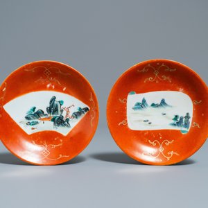Quatre plats en porcelaine de Chine famille rose à fond rouge de corail, marques de Qianlong, 19ème — photo 2