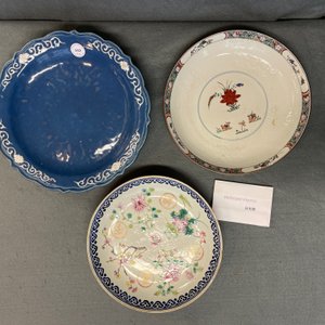 Quatre plats en porcelaine de Chine, Kangxi et après — photo 25