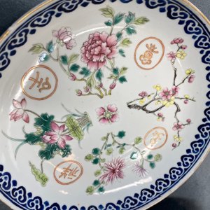 Quatre plats en porcelaine de Chine, Kangxi et après — photo 26