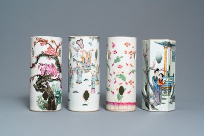 Quatre porte-chapeaux en porcelaine de Chine famille rose, 19/20ème