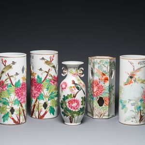 Quatre porte-chapeaux et un vase en porcelaine de Chine qianjiang cai, 19/20ème — photo 1