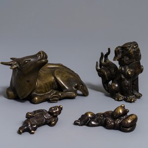 Quatre presse-papiers en bronze, Chine, 18/19ème — photo 5