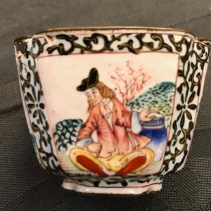 Quatre soucoupes et trois tasses en émaux de Canton, Qianlong — photo 12