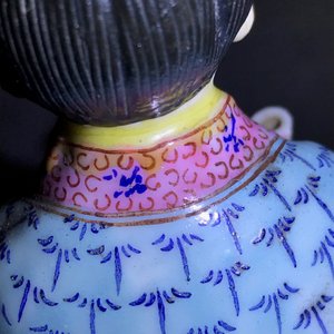Quatre sujets en porcelaine de Chine famille rose, trois marqués en creux, 19/20ème — photo 16