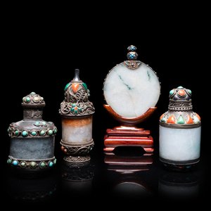 Quatre tabatières en jade aux montures en argent incrusté de pierres, 19/20ème — photo 1
