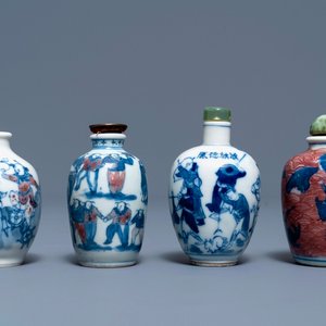 Quatre tabatières en porcelaine de Chine bleu, blanc et rouge, 19/20ème — photo 1