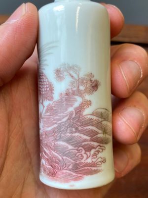 Quatre tabatières en porcelaine de Chine en bleu, blanc et rouge de cuivre, 19/20ème — photo 25