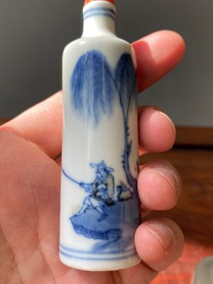 Quatre tabatières en porcelaine de Chine en bleu, blanc et rouge de cuivre, 19/20ème — photo 3